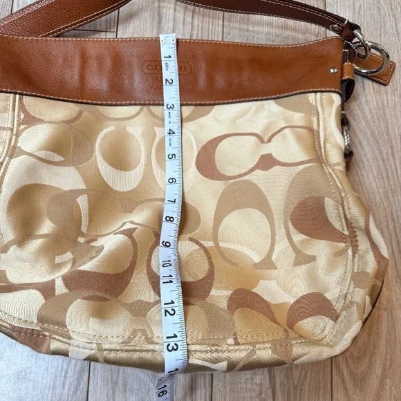 Coach Authentic Optic Signature Zoe Bag - Picture 14 of 16